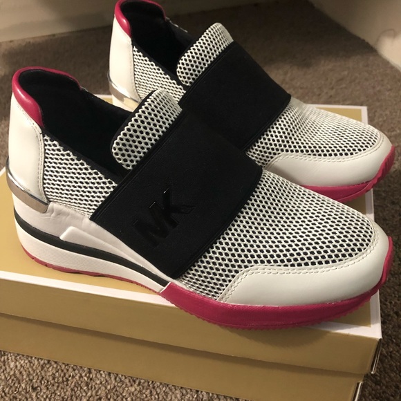 michael kors walking shoes